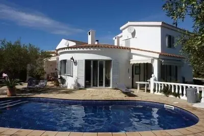 Image de Villa avec piscine chauffée solaire pour 8 personnes à 200 m de la mer