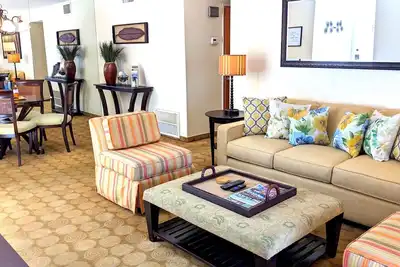 Image de Haut de gamme 2-Bed \/ 2-Bath Home Ă Prime Location. Marchez jusqu'au centre-ville de Casino. Wifi.