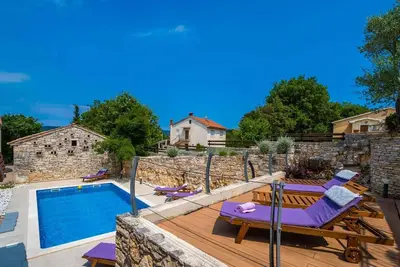 Image de Villa paisible à Rakalj avec piscine