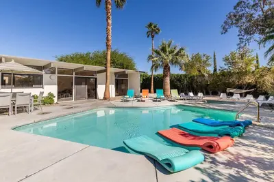 Image de Palm Springs Mid-Century Modern 3br / 2ba Pool & Spa À quelques minutes en voiture du centre-ville