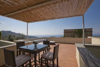 Image de Villa avec piscine et vue sur la mer Tour sarrasine près de Sorrente