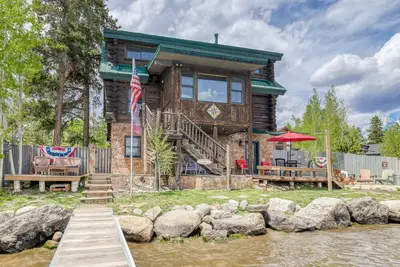 Image de Lakefront Log Home sur le quai privé du lac Shadow Mountain pour pêcher ou bateau (pas d'animaux)
