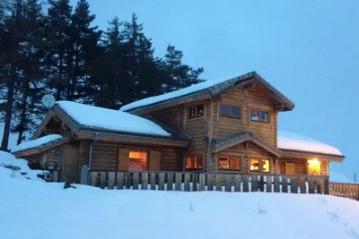 Image de authentic Scandinavian log cabin