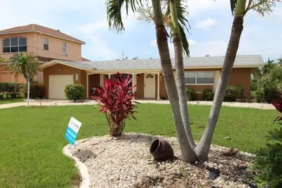 Image de Belle villa sur Yatch Club à Cape Coral Fl - À distance de marche de la plage