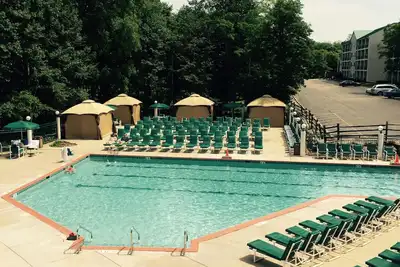 Image de The Cove of Lake Geneva, Private Luxury Suite, Pool View & Exclusive Offers