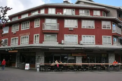 Image de Whistler Village - Best location - spacious - Village stroll - Walk to lift - bars - restaurants - grocery store - liquor store Deer Lodge 341