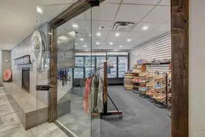 Image de Ski In \/ Ski Out Studio Condo - Downtown Breckenridge - Meilleur emplacement en ville