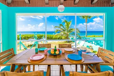 Image de Villa privée de 3 chambres à coucher - Piscine privée face à la mer - Blue Vista by CaymanVacation