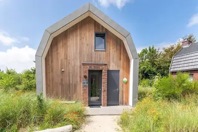 Image de villa avec sauna, entourée de dunes protégées