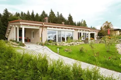 Image de Arrivée - vacances - ravitaillement dans \"House Forest Park\"