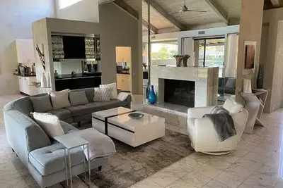 Image de Cloud Nine: Glamorous 3 Master Suites dans un magnifique cadre de Desert Vista ~ géré par Greenday!