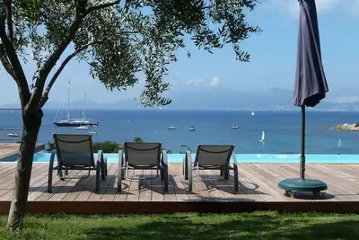 Image de Villa avec piscine et vue panoramique sur Ajaccio et les Iles Sanguinaires.