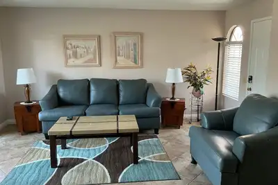 Image de Rénové, côté piscine, niveau inférieur, condo final