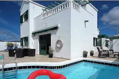 Image de Villa Blue skies 2, villa avec piscine privée, à 10 minutes à pied de la plage \/ bande principale
