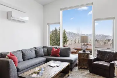 Image de Avant-poste: King Ridge Penthouse - Accès au bain à remous et climatisation