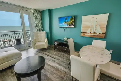 Image de OceanFront w / NewAppliances NewHardwoodTileFloor! 2nd Avenue Pier & Boardwalk!