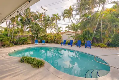 Image de Retraite de piscine tropicale isolée de 3 chambres et 2 salles de bain à 2 miles de la plage!