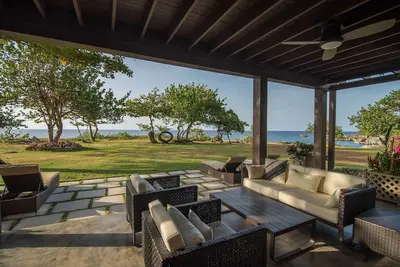 Villa de luxe en bord de mer avec une vue imprenable! Piscine à débordement!