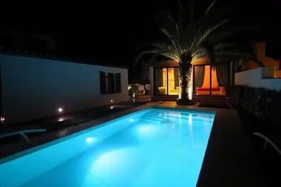 Image de Villa Avec Piscine Depandace Et Jardin