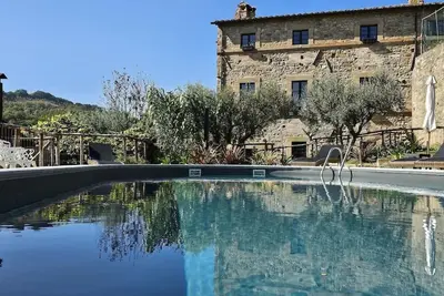 Image de Ferme Avec Piscine Panoramique À PÉROUSE\/Assise IDÉALE Pour Groupes Jusqu'À 26