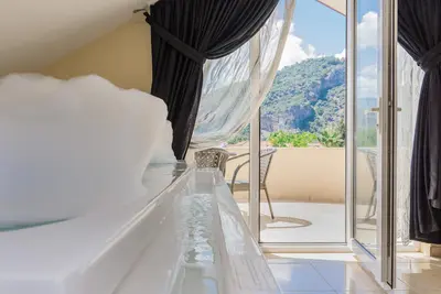 Image de Hankelma 6 Bed Villa All Ensuite, piscine privée, accessible aux personnes handicapées, 2min de la ville