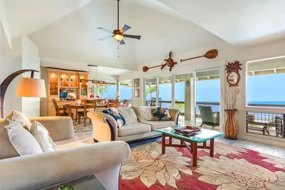 Image de Maison familiale spacieuse ~ Superbes vues panoramiques sur l'océan et piscine privée chauffée!