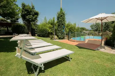 Image de Maison avec jardin et piscine privée, à quelques km de Lucca.