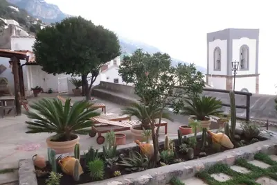 Image de Villa sur la côte amalfitaine avec grand jardin avec vue sur la mer