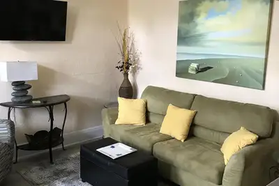 Image de 1 lit / 1 salle de bain meublé apt! Pratique pour tout à Tampa!
