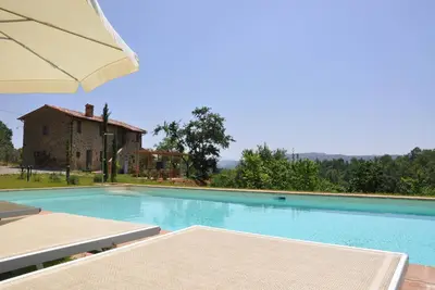 Image de Villa de luxe, piscine privée à proximité d'un beau village et d'un lac en Italie