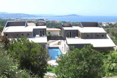 Image de Villa avec piscine et belle vue mer proche des plages et commerces