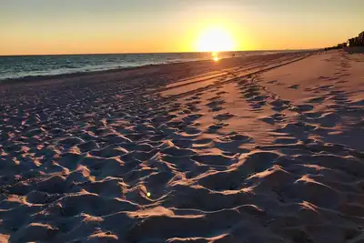 Image de Summerlin-Beachfront pour la fin de l'été! 5 étoiles!