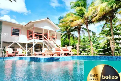 Image de Chef privé, nouvelle piscine privée, 10% de réduction sur le tarif aérien, 2 kayaks, voiturette de golf, bateau et capitaine