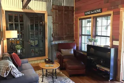 Image de Al’s Auto Attic chez Pecan Grove Estates