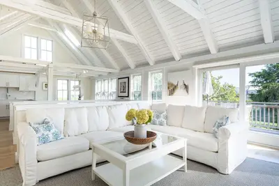 Image de Maison Sconset rénovée avec grande cour privée