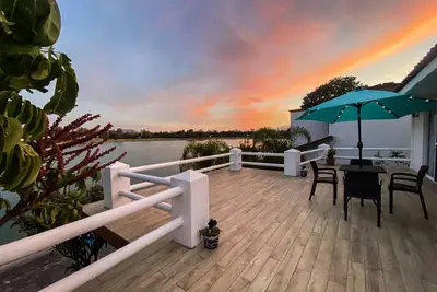 Image de Incroyable maison au bord du lac dans le club de golf San Gil, emplacement unique.