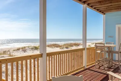 Image de Beachfront! ! Spacieux, confortable, génial! Endroit parfait pour votre famille.