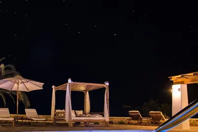 Image de Maison typique d'Ibiza avec vue, piscine, jacuzzi, jardin, billard et ping-pong.