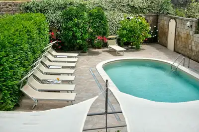 Image de Magnifique villa dans un quartier calme, avec piscine et relaxation