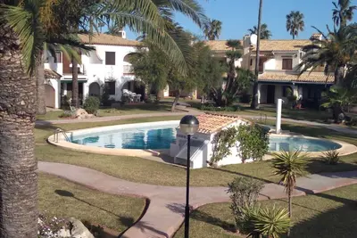 Image de Maison avec Piscine proche Plage, grand Jardin, magnifique, famille