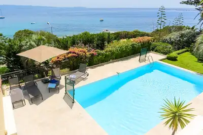 Image de Villa spacieuse, climatisée, piscine privée, à 3minutes de la plage.