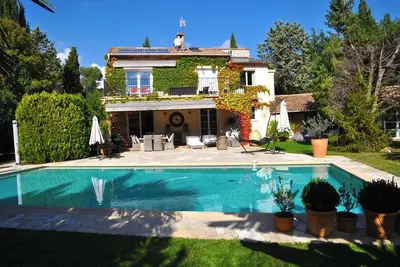 Image de Appartement dans villa contemporaine rénovée, super emplacement et au calme.