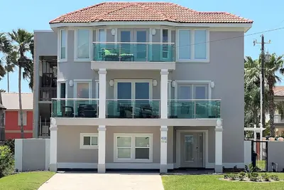 Image de Amazing Direct Beachview, 6bdrm \/ 4ba, Piscine CHAUFFÉE \/ PRIVÉE, Jacuzzi, Billard