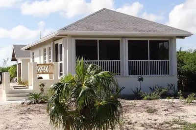 Image de Bambarra Sands Cottage: Maison privée en bord de mer sur la plage de Bambarra Middle Caicos
