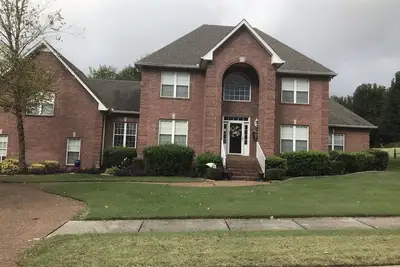 Image de A l'étage Master Suite, à 15 minutes du centre-ville de Nashville Pas de frais supplémentaires