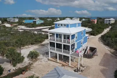 Image de Haut de gamme, décontracté, animaux de compagnie, Cap Nord, maison de plage côtière!