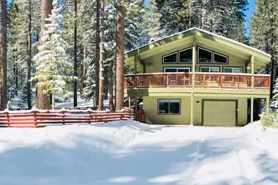 Image de Paisible South Lake Tahoe Chalet. Marcher vers les sentiers. 10 min de Heavenly et du centre-ville
