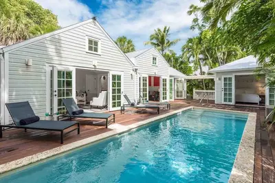 Image de << La Muse Des Artistes @ Vieille Ville >> Immaculate Home & Pool + Derniers Services CLÉS. . .