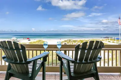 Image de Beachfront Bliss, Wi-Fi et câble gratuits, 3 télévisions, salle à manger avec balcon, chaises de plage, barbecue, W / D-2 Pipers Nest