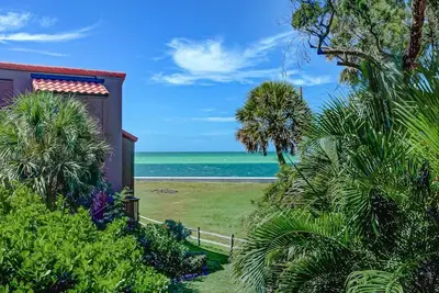 Image de Gulf Frontage avec accès, jetée privée sur Siesta Key, condo de 2 niveaux w \/ Rénovations, 2 Master Suites